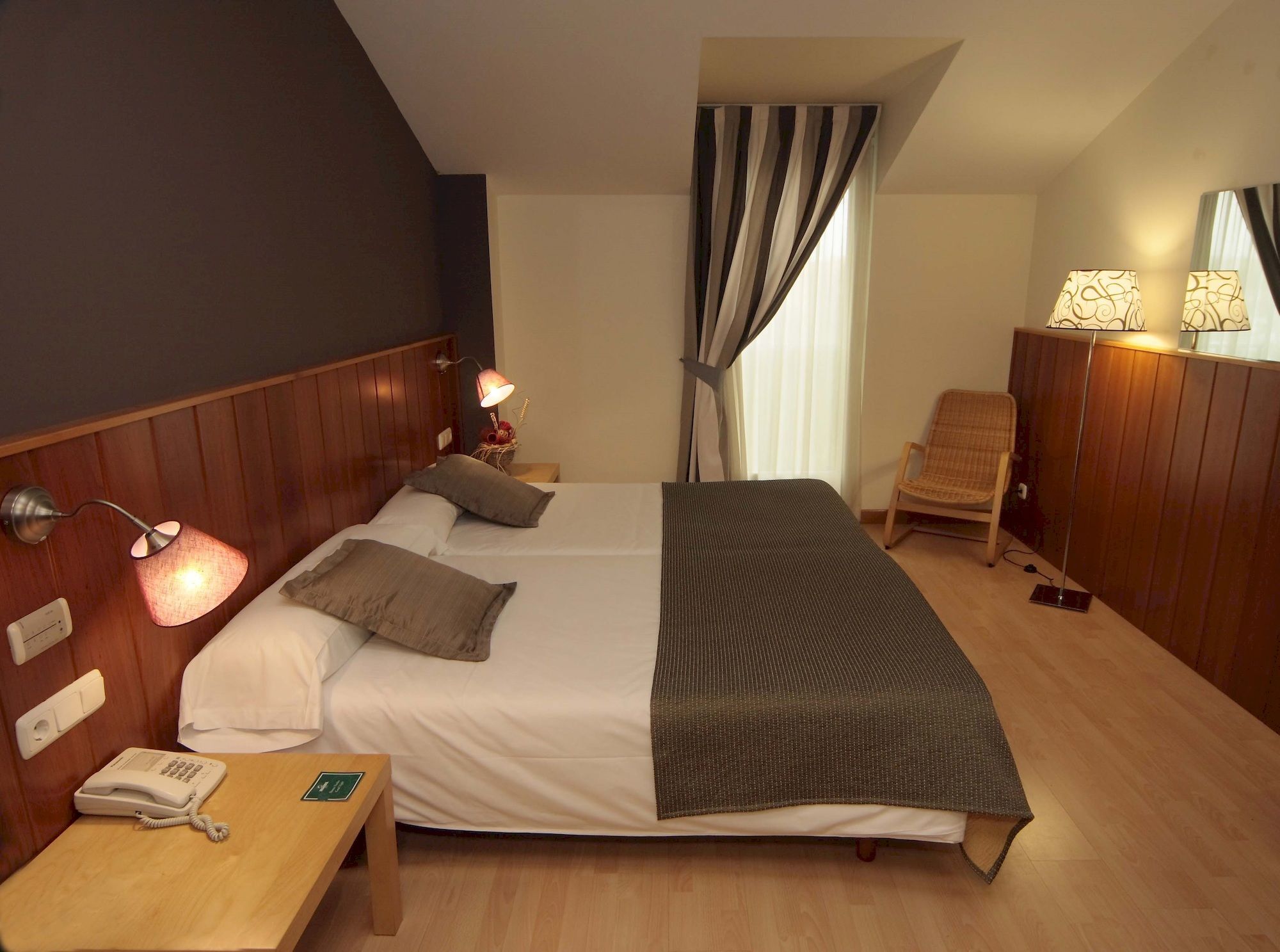 Hotel Iriguibel Huarte Pamplona Exteriör bild